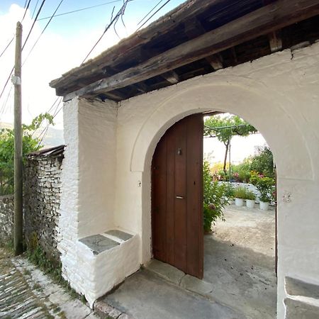 Stonetale Garden Guesthouse Gjirokastra Kültér fotó