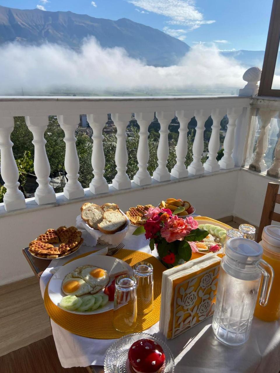 Stonetale Garden Guesthouse Gjirokastra Kültér fotó
