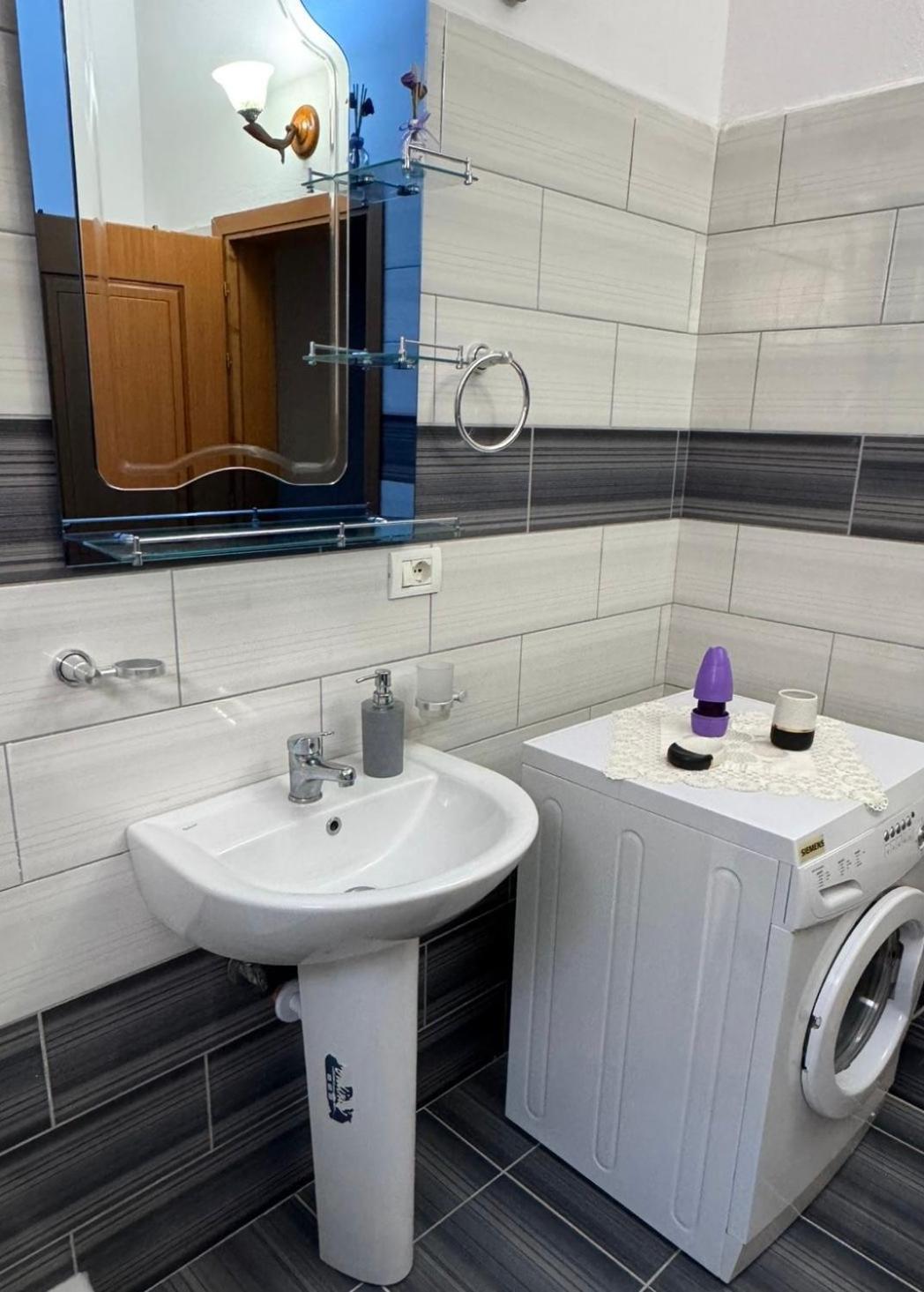 Stonetale Garden Guesthouse Gjirokastra Kültér fotó